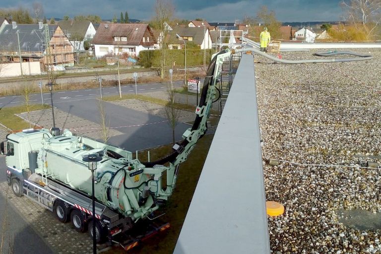 Saugbagger Königswinter - Flachdachsanierung
